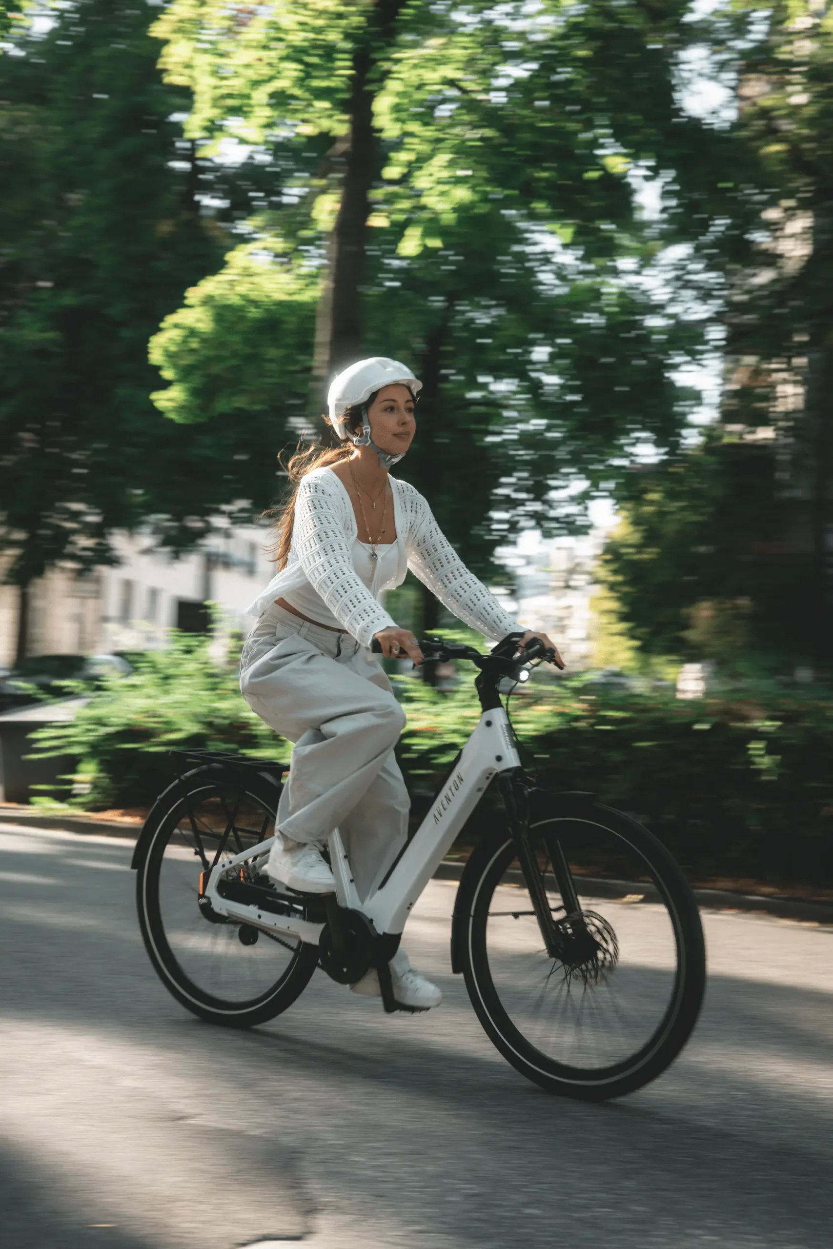 Aventon Naro in der Stadt